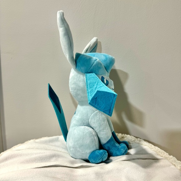 POKEMON Glaceon Plush - Picture 2 of 5